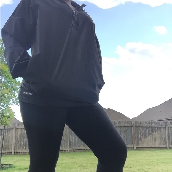 Black windbreaker - Picture 2 of 3